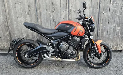 Triumph Trident 660 "baja orange"