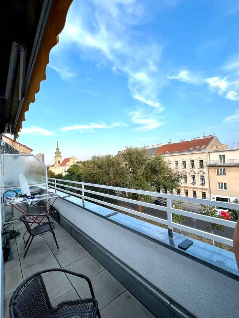 2 Zimmer DG-Wohnung mit großer Terrasse, Wien