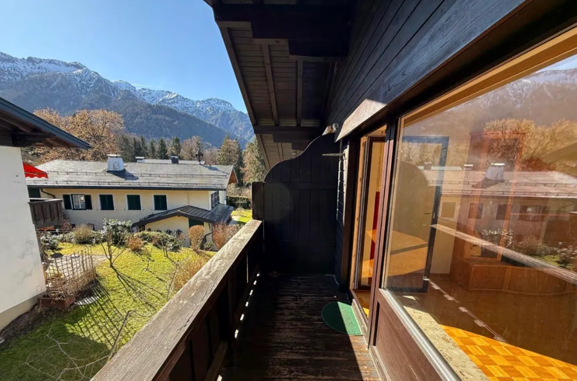 Helle, ruhige Dachgeschoßwohnung mit Balkon und Bergblick, nur 10 Min. nach Salzburg, Großgmain