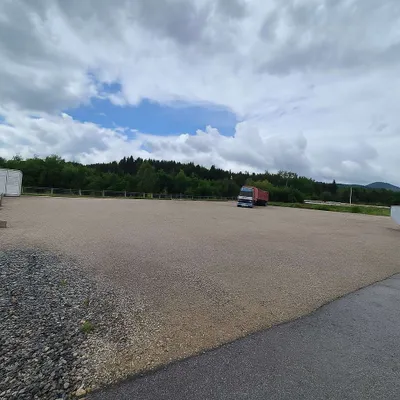 Immobilie mieten in Freistadt – 2 000 m², € 3.000