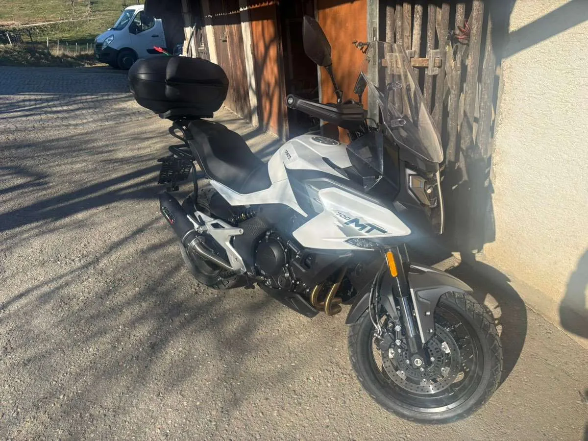 CFMOTO 700MT