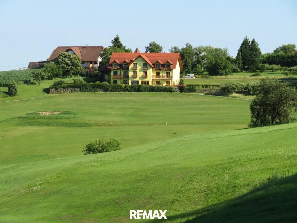 APARTMENT mit "Französischen Balkon" und eigenem Parkplatz, "traumhafter Ausblick" direkt am Golfplatz - Ansicht 2