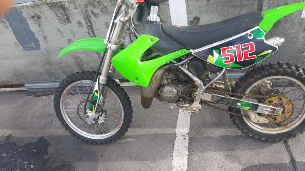 Kawasaki KX 85 mit Werkszylinder, neuen Kolben, Reifen, Antrie Motocross