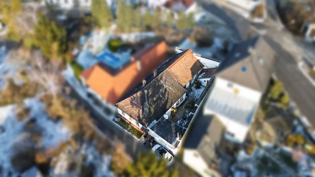 NEUER PREIS !!! Attraktive Gelegenheit für Käufer mit Blick für Potenzial - Einfamilienhaus mit Nebengebäude in Karlsdorf - Ansicht 2