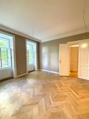 Stilvolle, neu sanierte Altbauwohnung mit Loggia im Servitenviertel