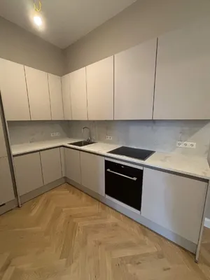 Stilvolle, neu sanierte Altbauwohnung mit Loggia im Servitenviertel – Bild 3