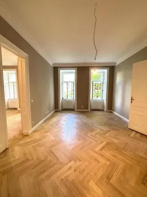 Stilvolle, neu sanierte Altbauwohnung mit Loggia im Servitenviertel – Bild 2