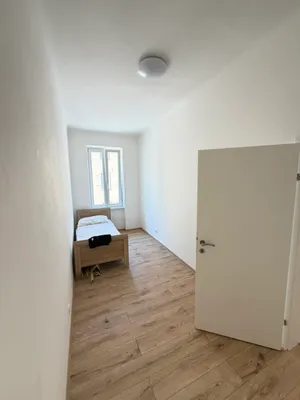 Erstbezug nach Sanierung: Moderne 3-Zimmer-Wohnung - NUR FÜR FRAUEN-WG (1050 Wien, Lift, Top-Anbindung) – Bild 2