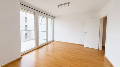 Helle 2-Zimmer-Wohnung mit Balkon, Parkplatz-möglich - auch ideal als WG, photo 3