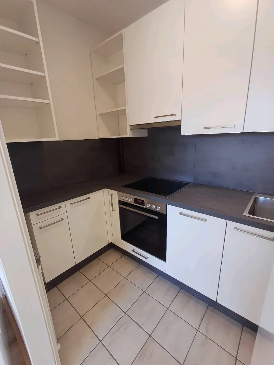Zentrale 2-Zimmer-Wohnung inkl. eigener Garagenbox im Erstbezug nach Generalsanierung - Ansicht 3