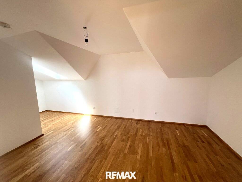 Wohnkomfort in toller Lage - Gepflegte Dachgeschosswohnung mit Lift und KFZ Abstellplatz, Hartberg Zentrum! - Ansicht 3