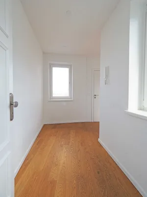 BURGTHEATER - LÖWELSTRASSE | moderne 2-Zimmer-DG-Maisonette mit Terrasse – Bild 2