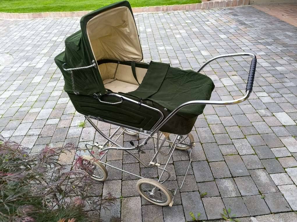 Kinderwagen Nostalgie dunkelgrn Samt,  120,- (8102 Semriach) - willhaben