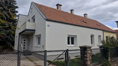 4-Zimmer-Haus mieten in Neunkirchen – 124 m², € 1.531 – Bild 1 von 32