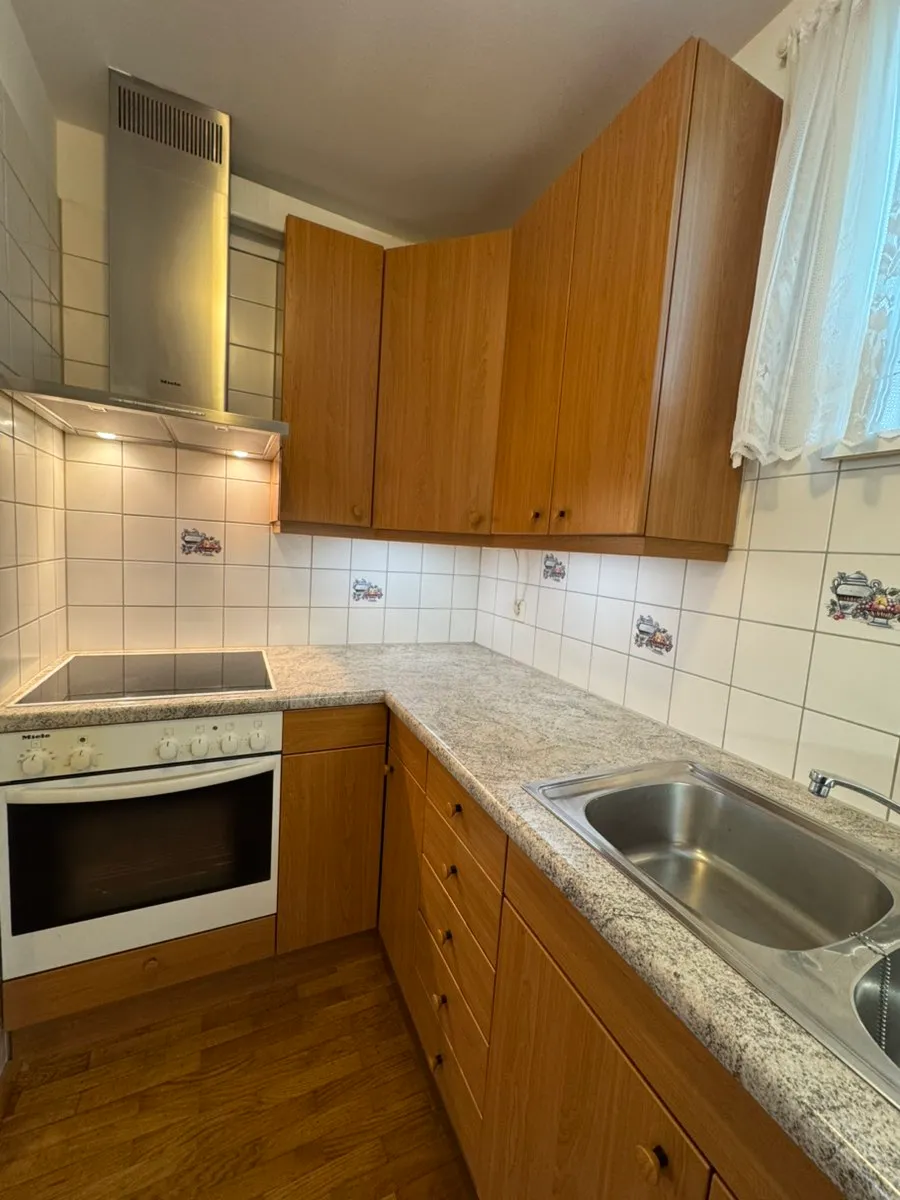Ruhige 3-Zimmer-Eigentumswohnung | 75,6 m² | 2 Loggien | West-Innenhof | 2 Garagen | Privatverkauf – pohled 3