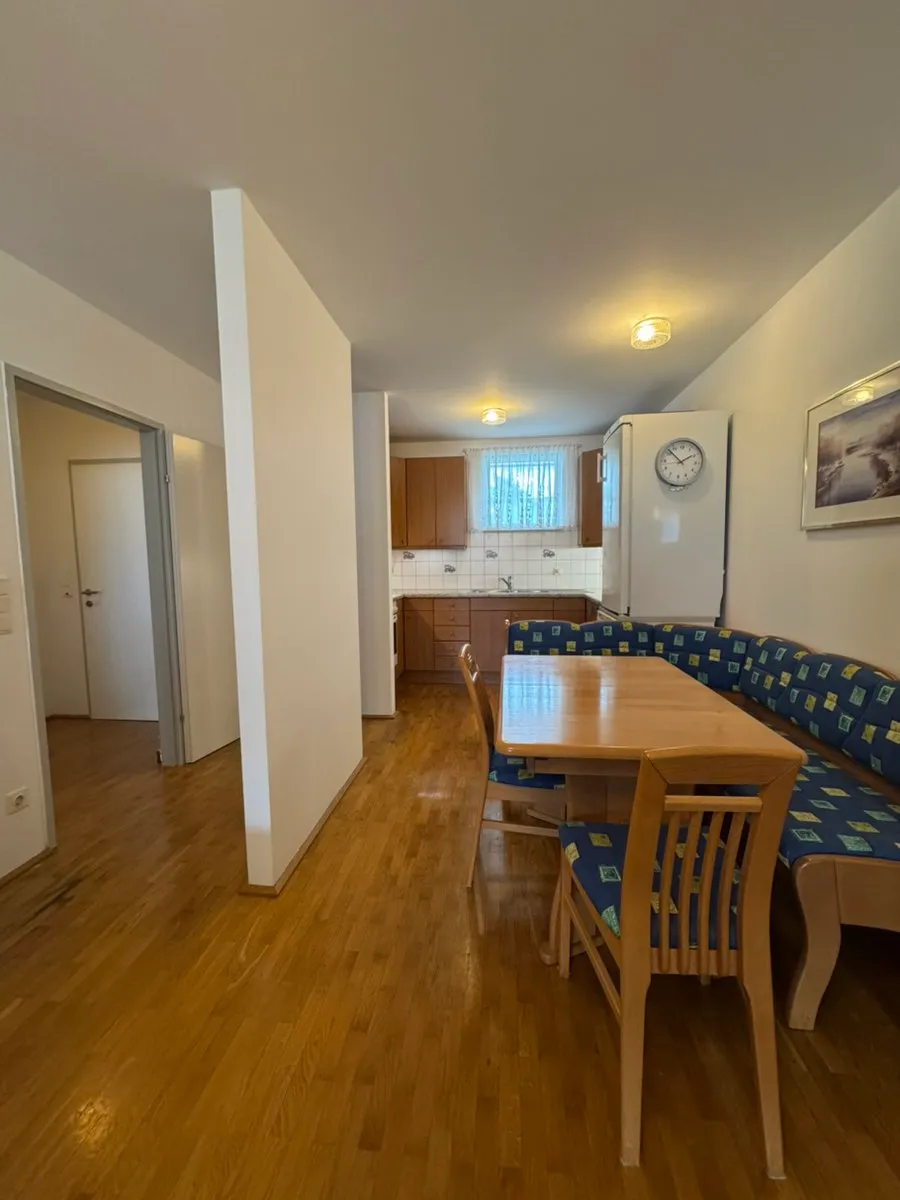 Ruhige 3-Zimmer-Eigentumswohnung | 75,6 m² | 2 Loggien | West-Innenhof | 2 Garagen | Privatverkauf – pohled 2