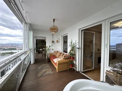 Luxury 3 Room Apartment with Panoramic Views Walking Distance to VIC – Bild 2