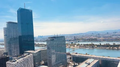 Luxury 3 Room Apartment with Panoramic Views Walking Distance to VIC