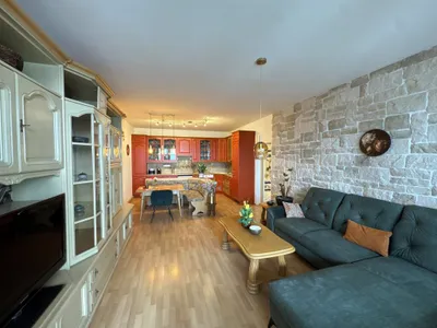 Luxury 3 Room Apartment with Panoramic Views Walking Distance to VIC – Bild 3