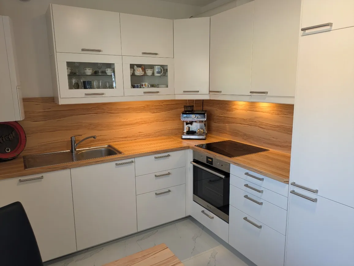 Smarte kernsanierte teilmöblierte Single-/ Pärchen-Wohnung - Vista 2
