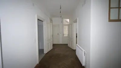 großzügige Balkonwohnung mit idealem Schnitt für Familien und WGs – Bild 2