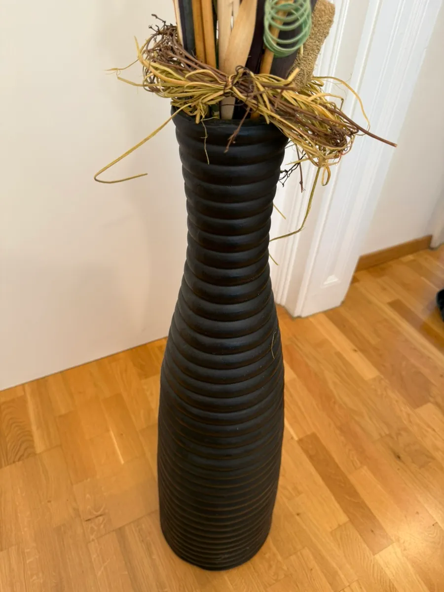 IKEA Bodenvase schwarz - große Dekovase mit Trocken-Deko, € 15,- (1130 Wien)