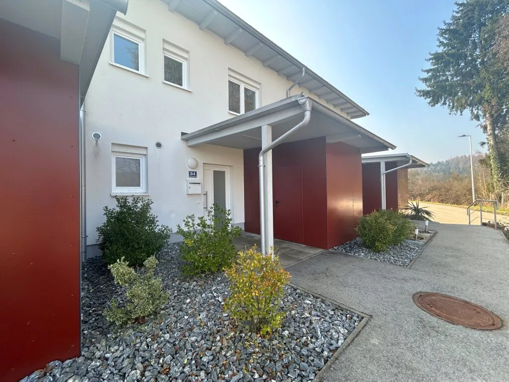 WOHNTRAUM EIGENHEIM - REIHENHAUS IN ATTNANG MIT EIGENGARTEN UND GARAGE - Ansicht 2