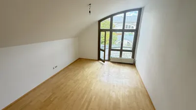 5-Zimmer-Wohnung mit FREIFLÄCHE in ruhiger Lage nahe dem Auhofcenter / Hadersdorf! – Bild 3