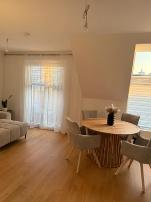 Dachgeschosswohnung | Balkon | Klimaanlage | Garagenplatz möglich
