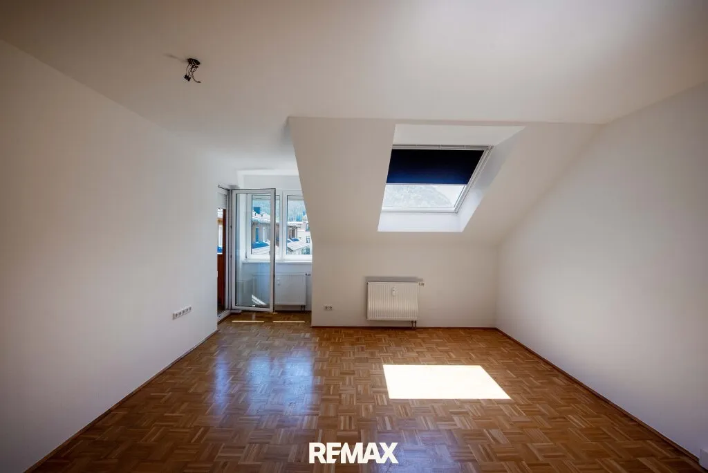 Dachgeschosswohnung mit Loggia und herrlichem Bergblick ! – pohled 3