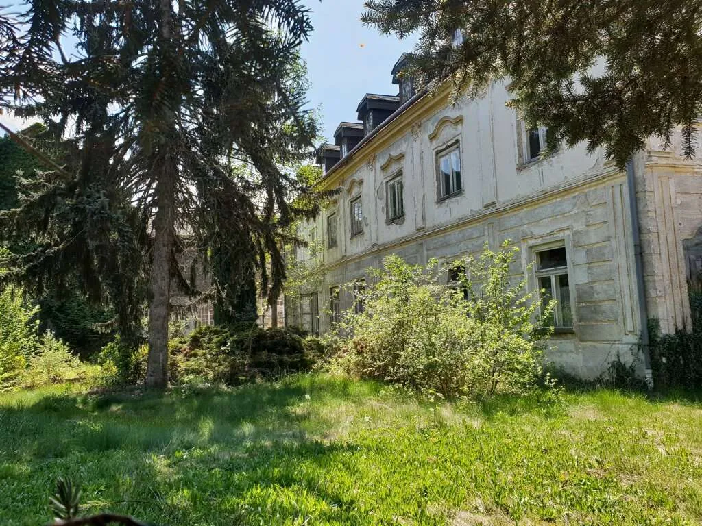 Historisches Schloss mit Nebengebäude zu verkaufen!! - Ansicht 2
