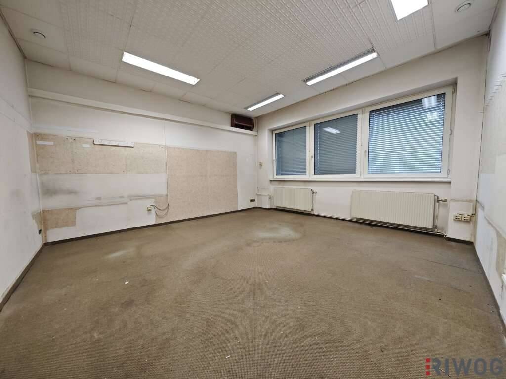 Sanierungsbedürftige EG-Fläche mit ca. 552m² | für Lager, Baubüro o.ä. | Parkplätze vis Ü vis mietbar, Wien