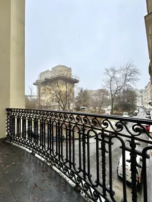 Imperiales Wohnen im Stilaltbau! 5 Zimmer, 245 m², 4-Meter-Decken und zwei Terrassen! – Bild 3
