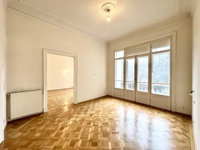Imperiales Wohnen im Stilaltbau! 5 Zimmer, 245 m², 4-Meter-Decken und zwei Terrassen! – Bild 2