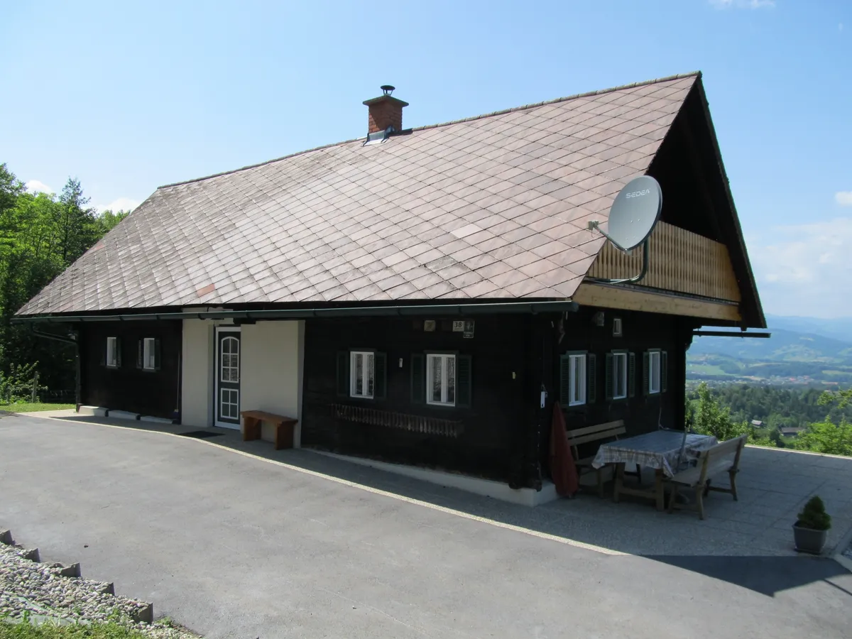 * LIEBEVOLL RENOVIERTES HOLZBLOCKBAUERNHAUS MIT 5,6 ha SCHEIBENGRUND UND NEBENGEBÄUDE IN EINZELLAGE MIT TRAUMHAFTER AUSSICHT * - Widok 3