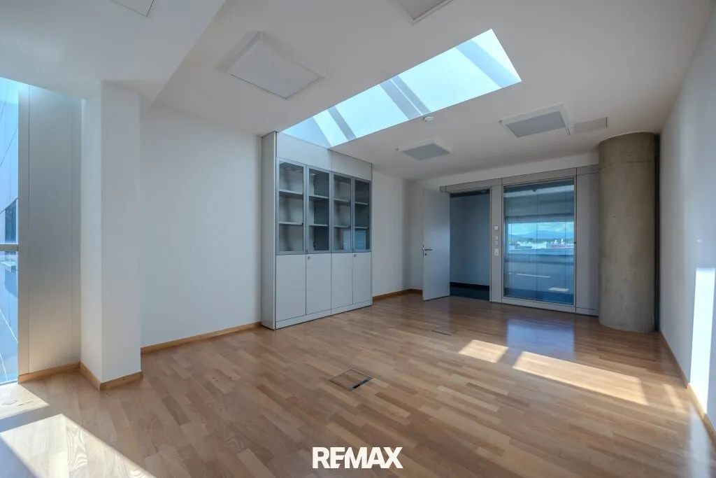 Repräsentative 239-m²-Büroeinheit mit besonderem Charakter - Ansicht 3