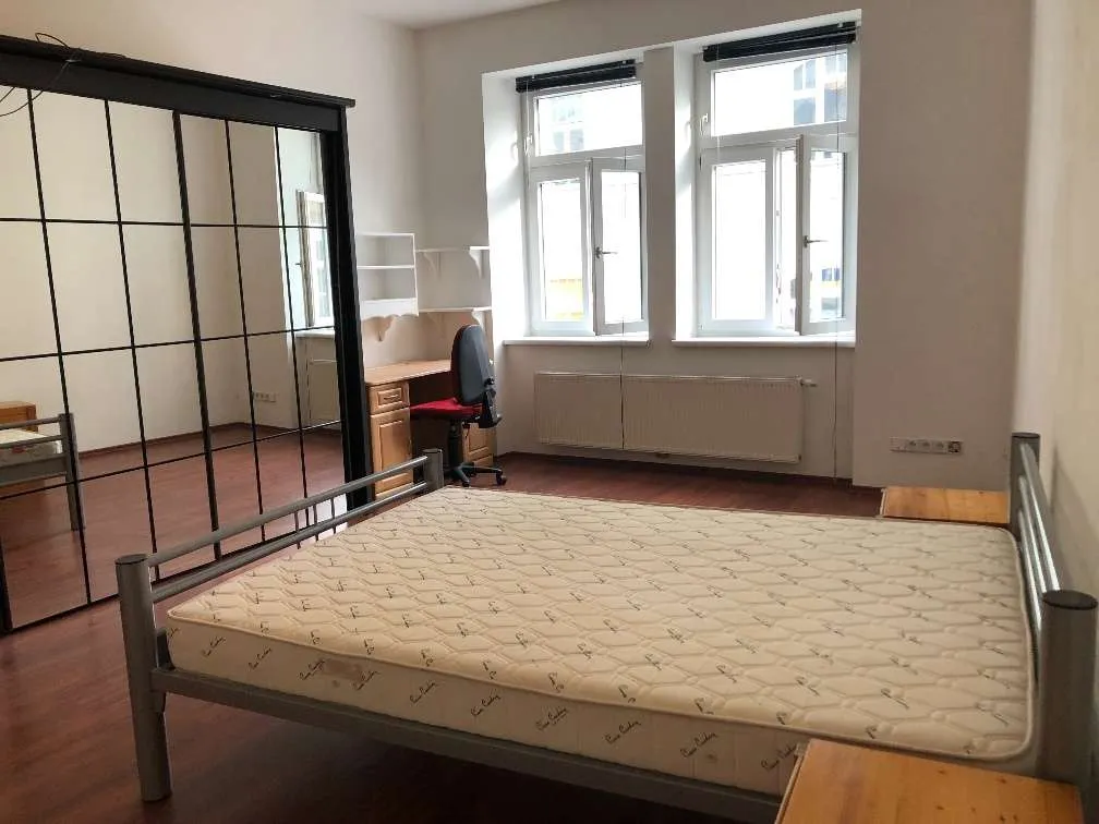 (Reserviert) Schöne sonnige ruhige 3 Zimmer Altbauwohnung (80 m²) Zentrale Lage, ab 01.10.2026 zu vermieten! - Ansicht 2