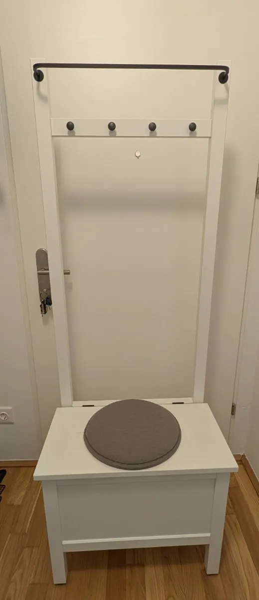 Ikea Hemnes Sitzbank mit Truhe und Haken, € 40,- (1120 Wien)