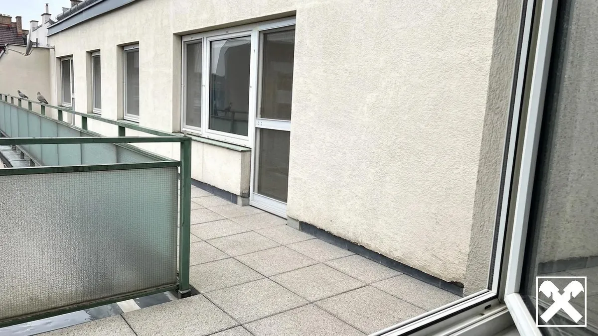 Traumhafte Aussichten! Tolle DG-Wohnung mit Terasse in U Bahn Nähe! - Ansicht 3