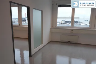2-Zimmer-Gewerbeimmobilie mieten in Wels – 53 m², € 573 – Bild 1 von 8