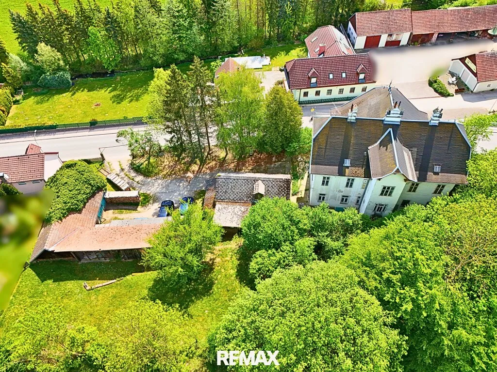 JAHRHUNDERTWENDEVILLA AUF GROßEM GRUNDSTÜCK! Sanierungsbedürftiges Anwesen in Unterkirchbach! - Widok 2