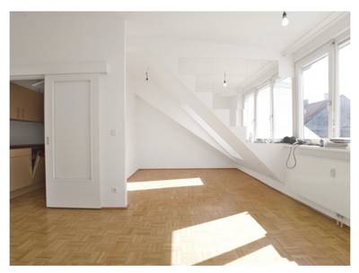 Helle Dachgeschosswohnung mit Charme - Ruhelage beim Westbahnhof