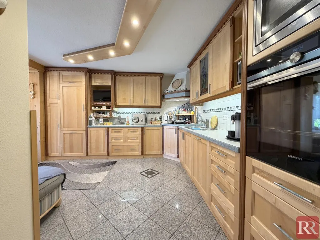 Großes Einfamilienhaus mit herrlicher Terrasse und vielen Extras – pohled 3