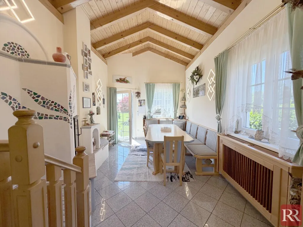 Großes Einfamilienhaus mit herrlicher Terrasse und vielen Extras – pohled 2