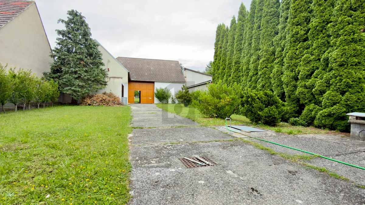 TOP GEPFLEGT MIT 129 QM STADL UND SONNIGEM XXL GARTEN MIT 2 ZUFAHRTEN - Ansicht 2