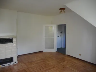 Ruhige Dachgeschoßwohnung mit Grünblick – Bild 2