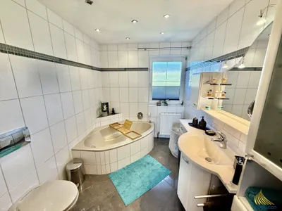 5-Zimmer-Haus kaufen in Gmunden – 142 m², € 439.000 – Bild 7 von 12