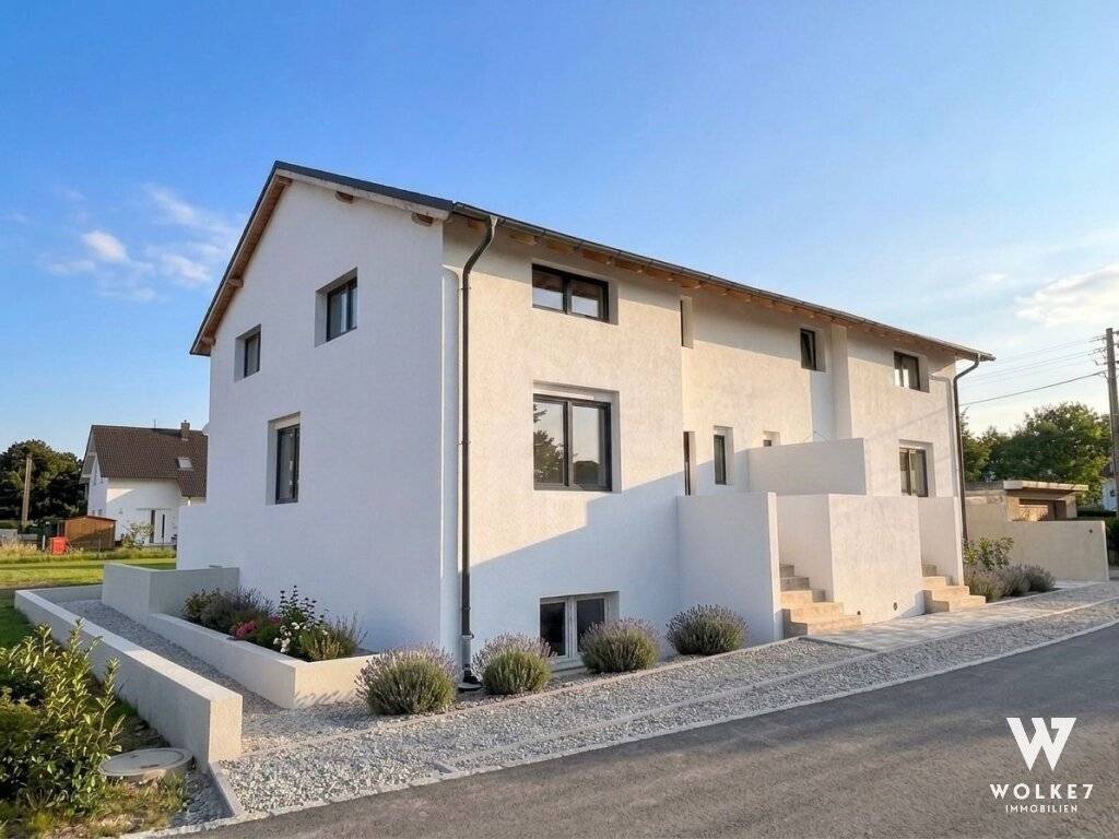 Hochwertige Doppelhaushälfte mit ca. 210 m² Nutzfläche, 5 Zimmer, Keller und Garten in ruhiger Lage, Gerasdorf