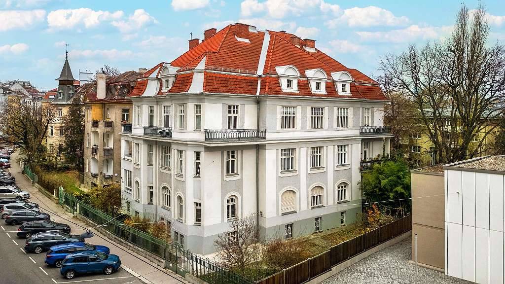 EINZIGARTIGER ROHDACHBODEN mit atemberaubendem Ausblick, Wien