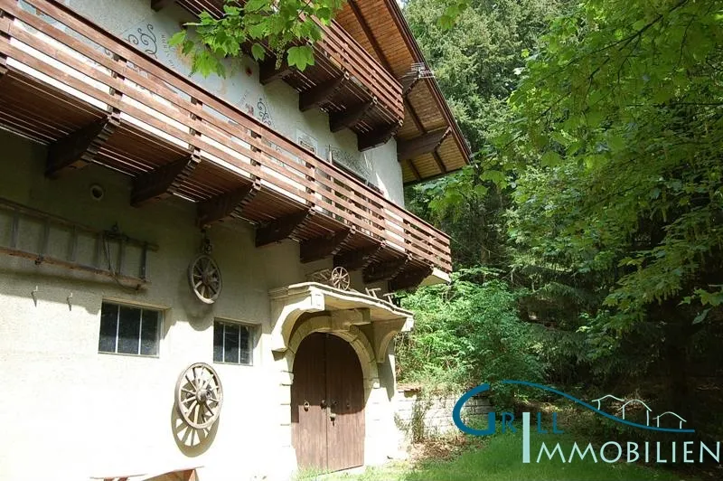 WOCHENDHAUS MITTEN IM WALD IN IDYLLISCHER LAGE - Ansicht 2